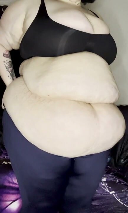 Double Belly Showcase: Big & Beautiful Curves