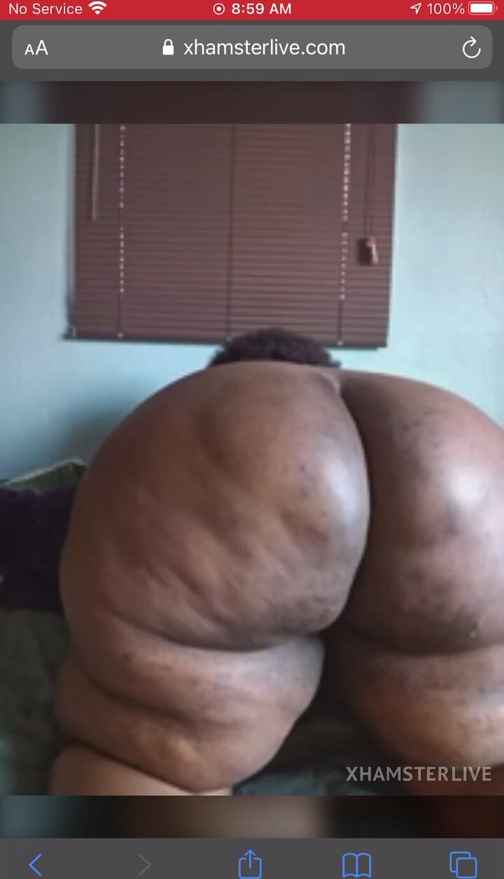 Ms. Soso45: Curvy Beauty in Soft Focus